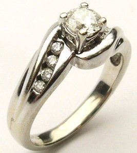 e9007 Maple leaf diamond ring