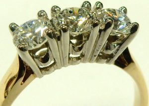 e9820 three stone diamond ring 14 karat gold
