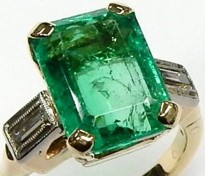 1.25Ct Oval Cut 14KT White Gold Natural Green Emerald EGL Certified Diamond Ring