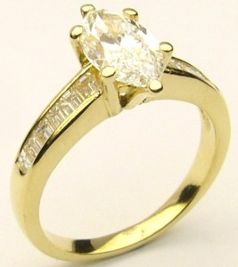 e8067.2 VVS1-E marquise 18kt ring