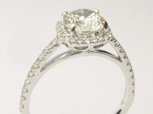 e8990 18kt haol 1.05ct. I1-J ring