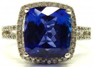 e9258 Tanzanite and diamond ring 18 karat