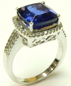 e9258 Tanzanite and diamond ring 18kt.