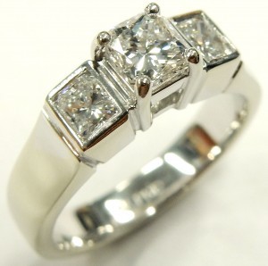 e9362 3 stone custom diamond ring