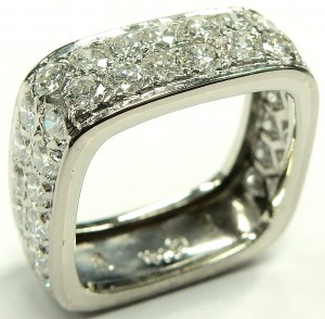 e9372 18kt. square diamond anniversary ring