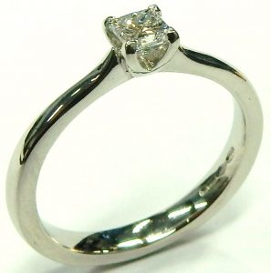 e9656 0.40ct. princess cut diamond ring internally flawless D colour