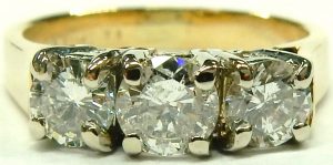 e9697 three stone diamond ring yellow gold