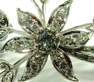 e9719 18 karat white gold diamond brooch floral spray