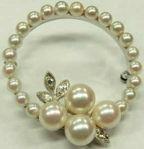 e9726 Vintage pearl and diamond brooch 14 karat gold