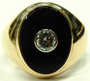 e9776 gents onyx and diamond ring 14 karat yellow gold 001