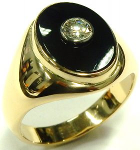 e9776 gents onyx and diamond ring 14 karat yellow gold 002