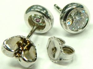 e9870 Roberto Coin diamond stud earrings bezel set 18kt