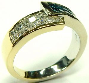 e10004-14-karat-blue-and-white-diamond-ring-002