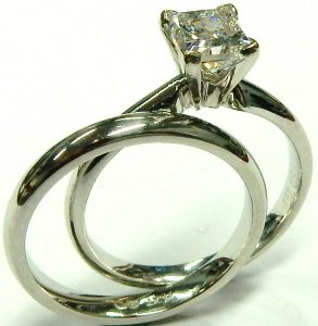 e10052-e10053-0-98ct-si2-g-princess-cut-platinum-solitaire-002