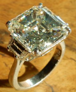 e10208-10-63ct-vs2-m-asscher-cut-platinum-ring-003