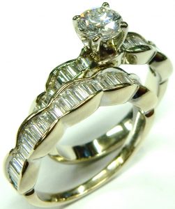 e10255 18kt. baguette and round engagement ring 003