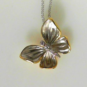 Diamond Pendant/Necklace 
18 Karat Yellow/White Diamond Pendant 
 Chain Style: Cable Link 18 Karat White Length: 18in 
5 Center Diamonds Shape: Round; Clarity: VS1; Colour: F/G 0.06