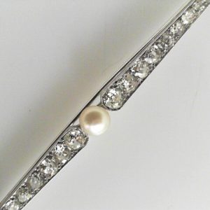 Estate Pins and Brooches 
Platinum White Estate Pin/Brooch Gram Weight: 9.91 
20 Diamonds 4.50tw Shape: Round Clarity: SI-I1 Colour: I/J