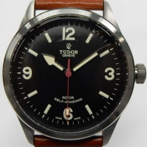 E14631
Gents Estate Watch - Rolex 
Vendor Style #: Tudor Ranger I313359 Strap
41 Base Metal
Dial:Black
Box Included/Papers Included
Condition 
1 Year Warranty