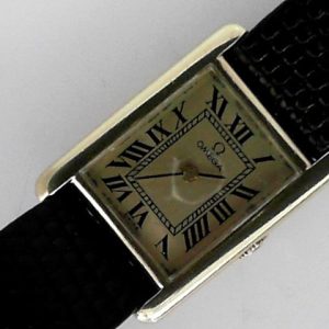 case H5884 231127 CAL 1070 17J  SN38687636    10.18gr NET with crystal circa 1974