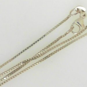 Estate Pendant/Charm
 Pendant/Charm
Gram Weight 1.9 Chain Style: Box Silver White Length: 16in