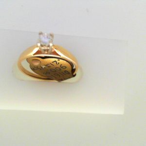 Diamond Engagement Ring
14 Karat Yellow Engagement Ring 0.21twt
Finger Size 6.5
1 Center Diamond 0.21ct Shape: Round Clarity: VS1 Colour: H 0.21