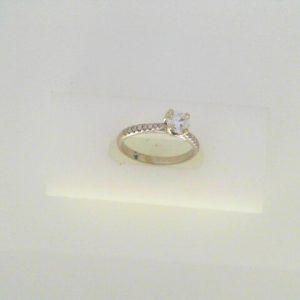Diamond Engagement Ring
14 Karat White Engagement Ring 0.85twt
Finger Size 6.25
Center Diamond Shape: Round Clarity: VVS2 Colour: G Round Diamond 0.32 ctw 0.85