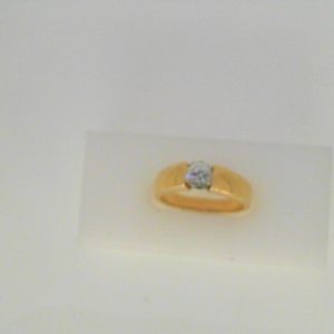Diamond Engagement Ring
14 Karat Yellow Engagement Ring 0.63twt
Finger Size 6.75 Gram Weight 4.5gram weight Width: 3.3
1 Center Diamond 0.63ct Shape: Round Clarity: I1 Colour: K/L 0.63