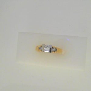 Diamond Engagement Ring
14 Karat Yellow/White Engagement Ring twt
Finger Size 5.75 Gram Weight 4.2gram weight Width: 2.2
5 Center Diamonds Shape: Various Shapes Clarity: SI2 Colour: G/H