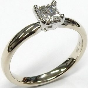Estate Diamond Engagement Ring
18 Karat Yellow/White Estate Engagement Ring Width 3mm
Finger Size 9 Gram Weight 5.3