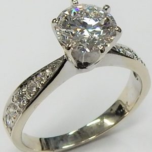 Estate Diamond Engagement Ring
18 Karat White Estate Engagement Ring
Finger Size 6.25 Gram Weight 1.31
1 Center Diamond 1.31ct Shape: Round; Clarity: VVS2; Colour: F; GIA 6211600354 With 5 Round Diamonds 1.31