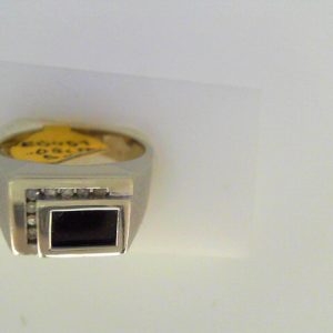 Estate Diamond Ring - Men's
10 Karat White Estate Diamond Ring
Finger Size 7.5 Gram Weight 5
1 Center Onyx Shape: Cabochon Round Diamond 0.08 ctw 0.08