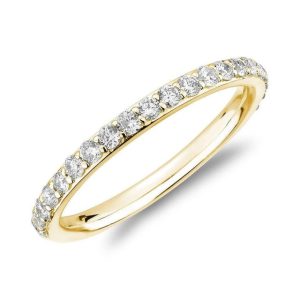 Diamond Wedding/Anniversary Ring 
14 Karat Yellow Wedding/Anniversary Ring 
Finger Size 6.5 Gram Weight 2 
21 Center Diamonds Shape: Round 0.45