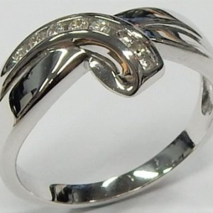 Estate Diamond Anniversary Ring
14 Karat White Estate Anniversary Ring
Finger Size 7.5 Gram Weight 3.5
7 Center Diamonds Shape: Round; Clarity: SI; Colour: H/I 0.125