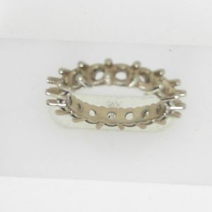 Estate Diamond Anniversary Ring
18 Karat White Estate Anniversary Ring
Finger Size 6.75 Gram Weight 4.3