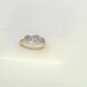 Estate Diamond Dinner Ring - Women's
10 Karat White Estate Dinner Ring
Finger Size 7.25 Gram Weight 3.1
Center Diamond Shape: Round; Clarity: I1; Colour: I 0.5