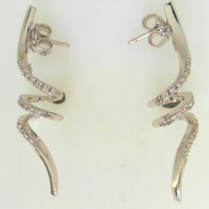 Estate Diamond Earrings Michael Smiley
18 Karat White Estate Diamond Earrings
Gram Weight 7.52
36 Center Diamonds Shape: Round; Clarity: SI; Colour: G/H 0.25