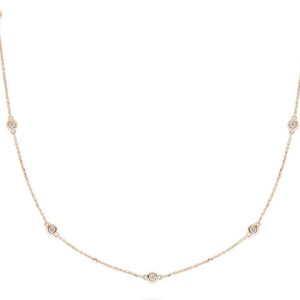 Diamond Pendant/Necklace
14 Karat Rosé Diamond Pendant
Chain Style: Curb 14 Karat Rosé Length: 17in
8 Center Diamonds 0.14ct Shape: Round 0.22