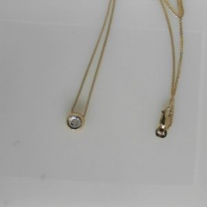 Diamond Pendant/Necklace
14 Karat Yellow Diamond Pendant
Chain Style: Wheat 14 Karat Yellow Length: 17.5in
1 Center Diamond 0.05ct Shape: Round; Clarity: SI; Colour: G/H 0.05