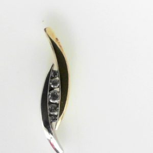 Estate Diamond Pendant/Necklace
10 Karat Yellow/White Estate Diamond Pendant
Gram Weight 2.83 Chain Style: No Chain
5 Center Diamonds Shape: Round; Clarity: I1; Colour: J 0.15