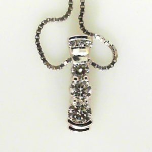 Estate Diamond Pendant/Necklace
14 Karat White Estate Diamond Pendant
Gram Weight 6 Chain Style: Box 14 Karat White 18
1 Center Diamond 0.45ct Shape: Round; Clarity: I1; Colour: I/J With 2 Round Diamonds 0.50 ctw and 3 Round Diamonds 0.95