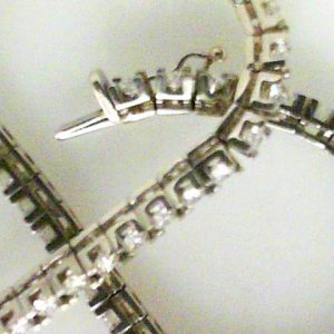 Estate Diamond Bracelet
18 Karat White Estate Diamond Bracelet Length: 7.5in Width: 3.25mm
Gram Weight 16
57 Center Diamonds Shape: Round; Clarity: SI; Colour: H 4.5