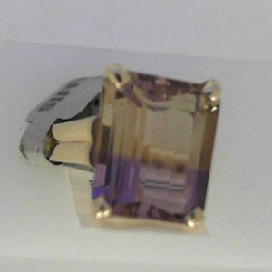 Amethyst Ring
14 Karat Yellow Amethyst Ring With Finger Size 7
Width 2.45mm
1 Center Amethyst Shape: Emerald