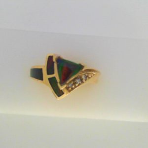 **s Estate Ring
14 Karat Yellow **s Ring With Finger Size 6
Width 2.7mm Gram Weight 4.1
4 Center **s Shape: Various Shapes With 3 Round Diamonds