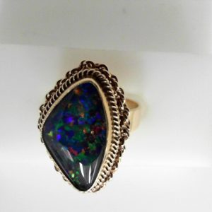 Opal Estate Ring
9 Karat Yellow Opal Ring With Finger Size 7
Gram Weight 7
1 Center Opal Shape: Cabochon