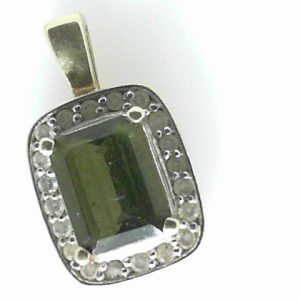 Tourmaline Estate Pendant
14 Karat Yellow Green Tourmaline Pendant
Gram Weight 3.66 Chain Style: No Chain
1 Center Tourmaline Shape: Emerald; Colour: Green With 20 Round Diamonds
