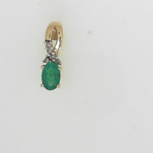 Emerald Estate Pendant
10 Karat Yellow Emerald Pendant
Gram Weight 0.84 Chain Style: No Chain
1 Center Emerald Shape: Oval With 5 Round Diamonds