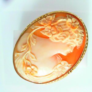 10 Karat Yellow
Gram Weight 20.5 Chain Style: No Chain