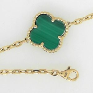 Bracelet with Malachite
14 Karat Yellow Malachite Bracelet Length: 7in
Gram Weight 4.59
1 Center Malachite Shape: Various Shapes