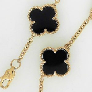 Bracelet with Onyxes
14 Karat Yellow Onyxes Bracelet Length: 7in
Gram Weight 6.83
5 Center Onyxes Shape: Various Shapes